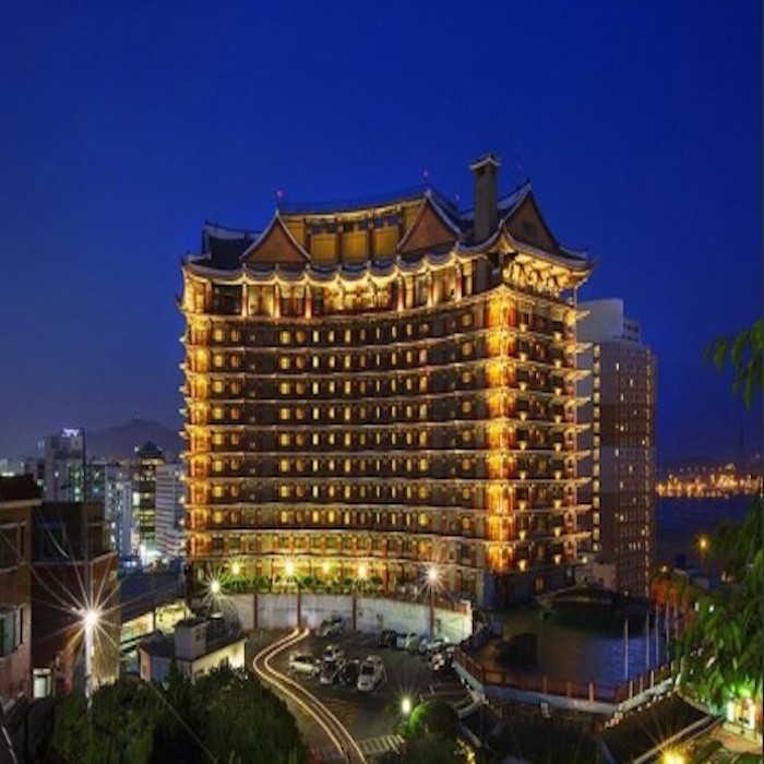 Commodore Hotel 코모도 호텔 thumnail image